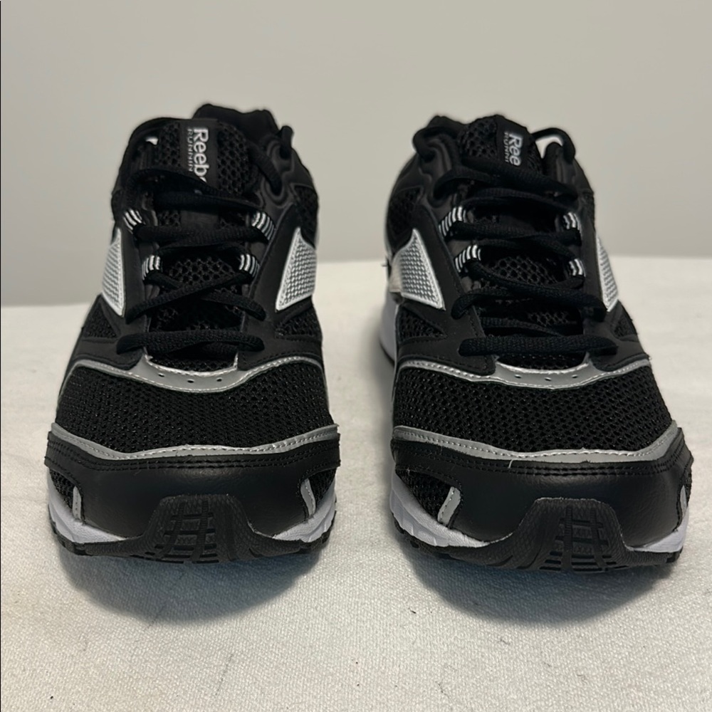 Reebok Running Shoe Mens US 12.    NEW. V56298
